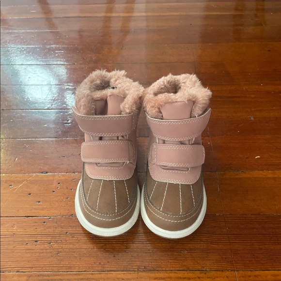 H&M Other - H&M Snow Boots